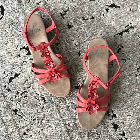 Yuu Wedge Sandals - Picture 5 of 5